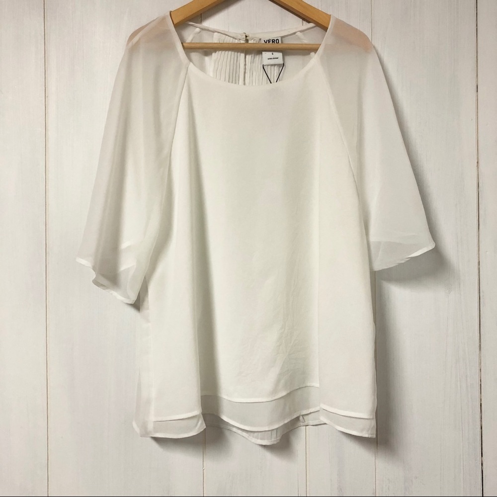 NWT Vero Moda White Flowy Blouse w Pleated Back